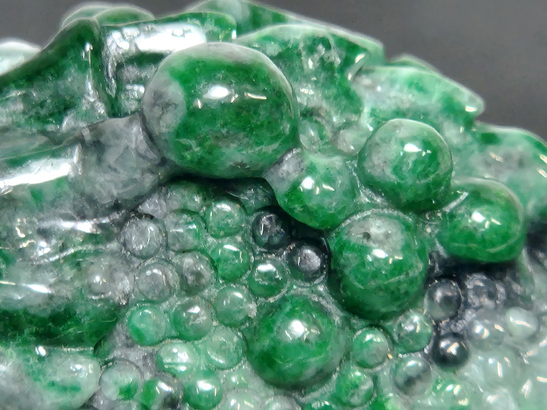 翡翠 トカゲ彫刻