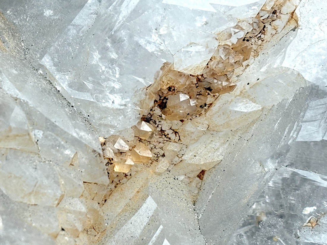 水入り) モロッコ産 大型 エレスチャルクォーツ / Elestial Quartz