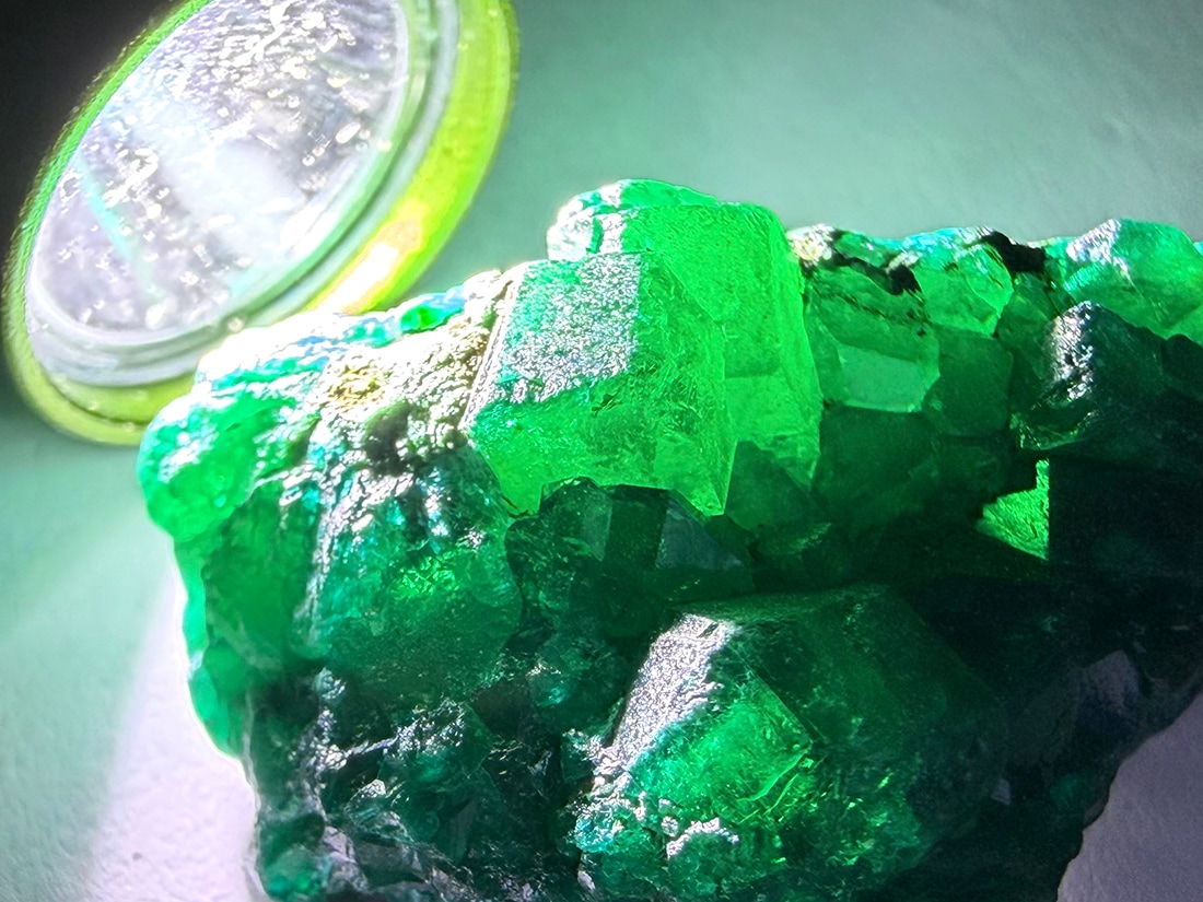 コンゴ民主共和国産 ダイオプテーズ (翠銅鉱) / Dioptase