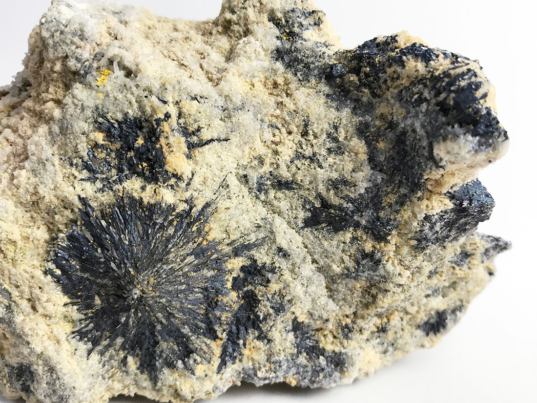 愛知県粟代鉱山産 輝安鉱