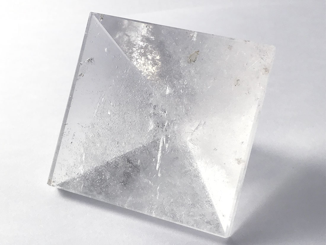 ✨ピラミッド水晶✨ 楽天市場】天然水晶 ピラミッドストーン インテリア 置物 天然石