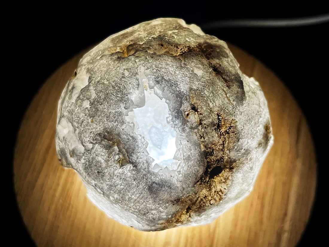 モロッコ産　かなり大きめ原石ジォード水晶　ルース　置物　オブジェ　クリスタル 置物 オーナメント インテリア 原石 モロッコ産 水晶ジオード 約