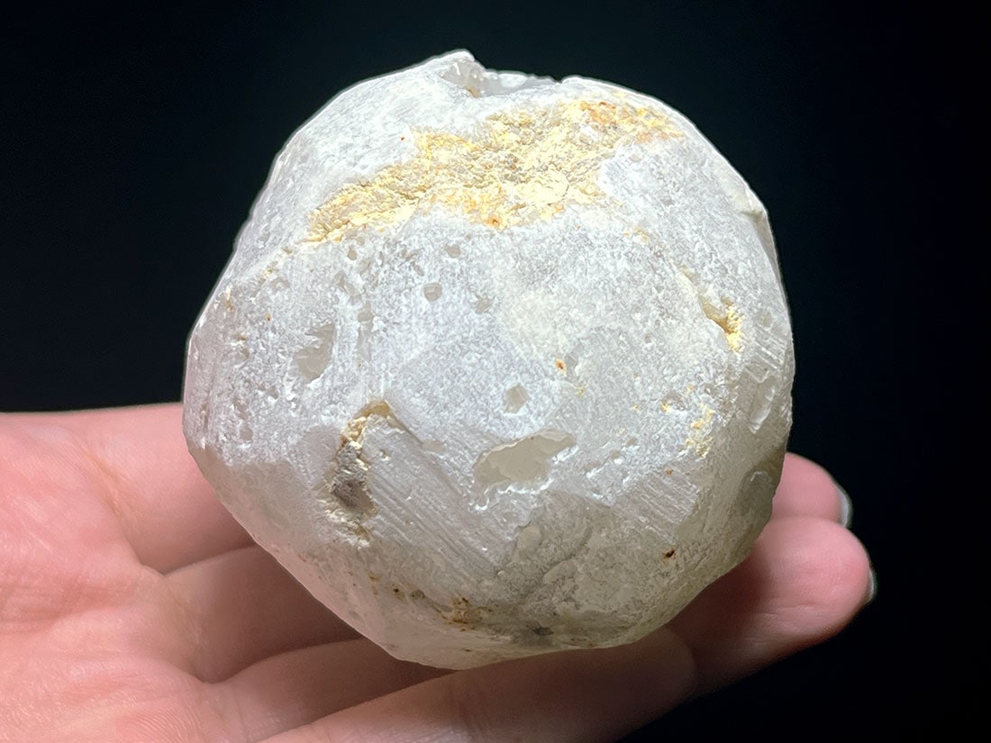 モロッコ産　かなり大きめ原石ジォード水晶　ルース　置物　オブジェ　クリスタル 置物 オーナメント インテリア 原石 モロッコ産 水晶ジオード 約