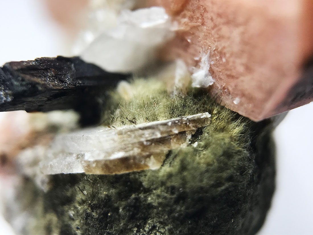カナダ産　Leucophanite Sérandite 共生標本 カナダ産 Leucophanite Sérandite 共生標本 - メルカリ