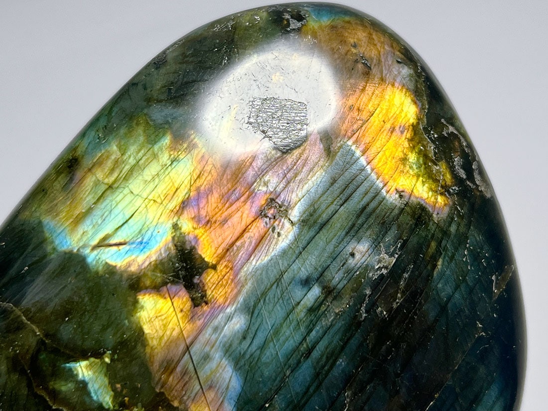 マダガスカル産ラブラドライト タンブル