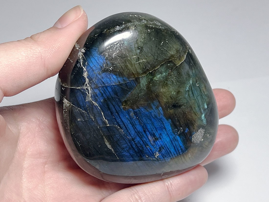 マダガスカル産ラブラドライト タンブル