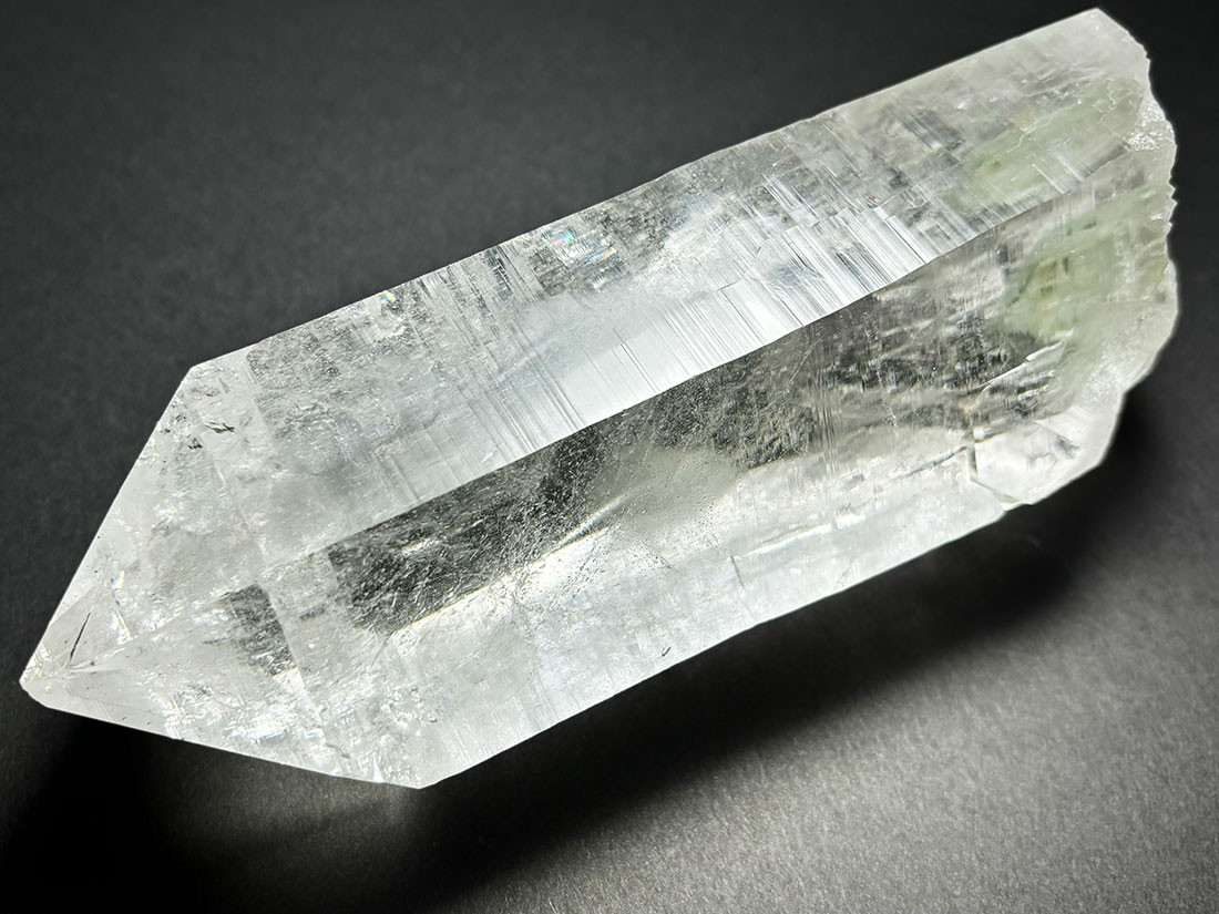 クローライトクォーツ　ヒマラヤ水晶　虹入り　原石　鉱物標本 クローライトクォーツ ヒマラヤ水晶 虹入り 原石 鉱物標本