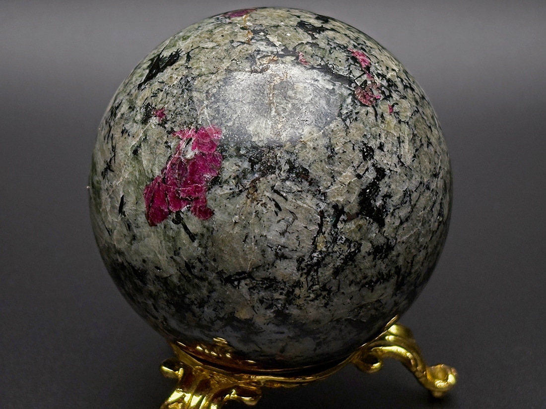 ロシア産 ユーディアライト 68mm丸玉 / Eudialyte Sphere