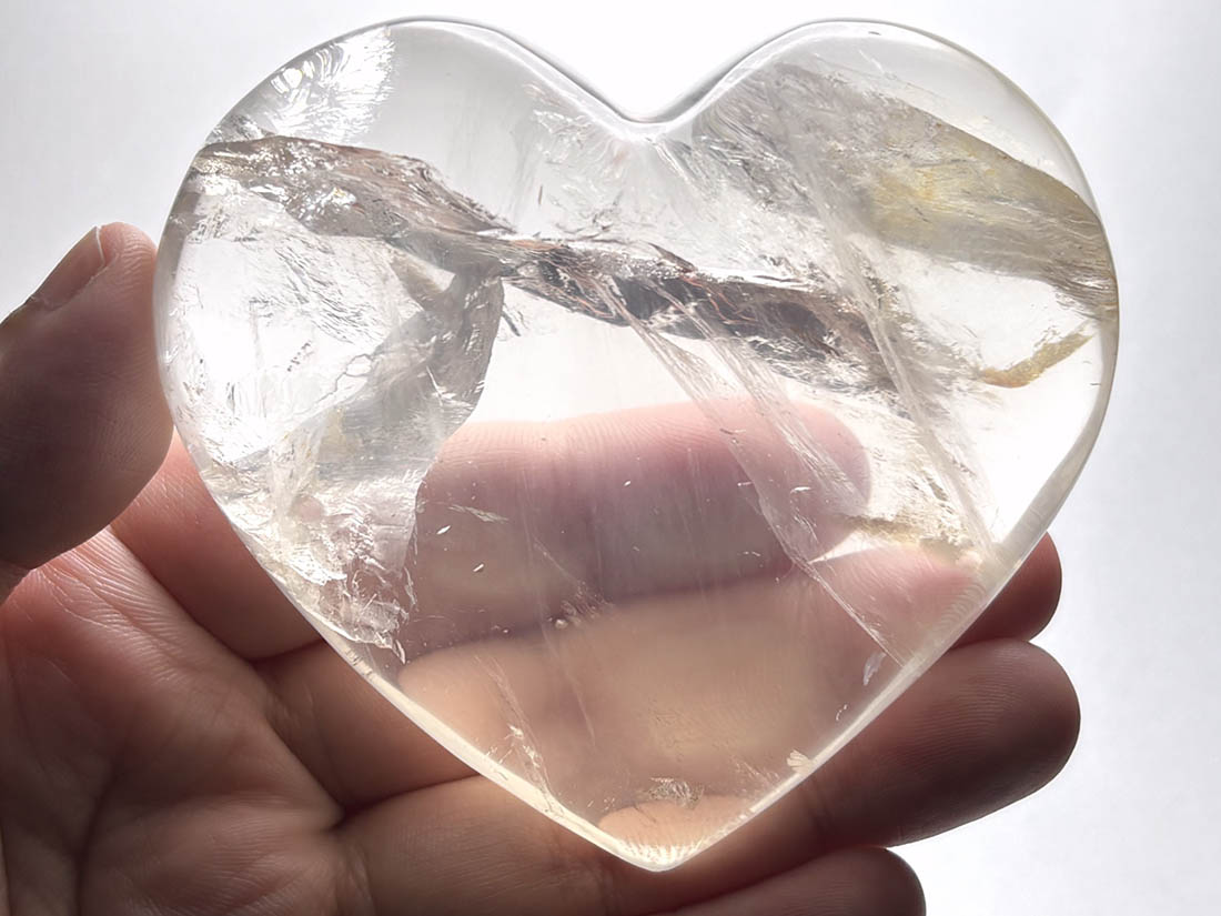 ジラソルクォーツ ハート型彫刻 / Girasol Quartz