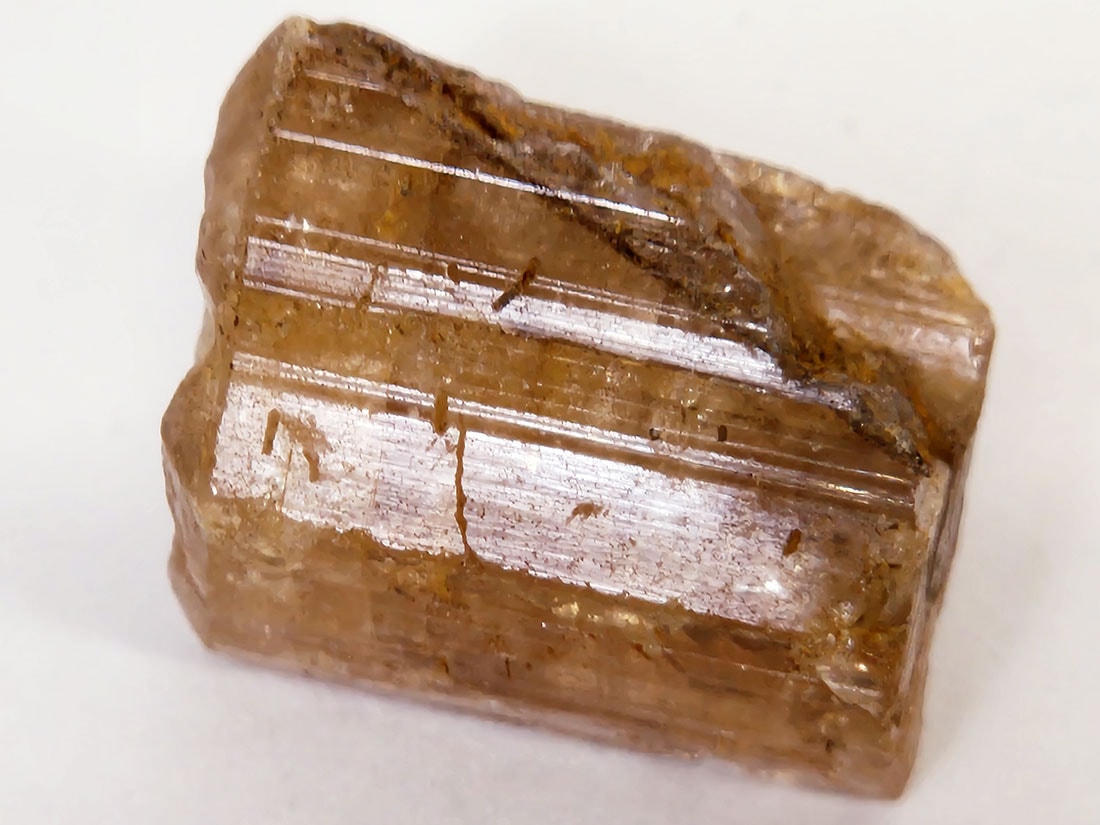 ブラジル産 インペリアルトパーズ(蛍光)/Imperial Topaz (黄玉)