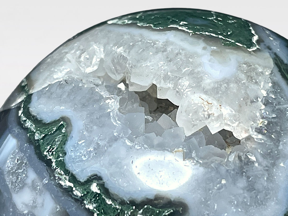 モスアゲート53mm丸玉