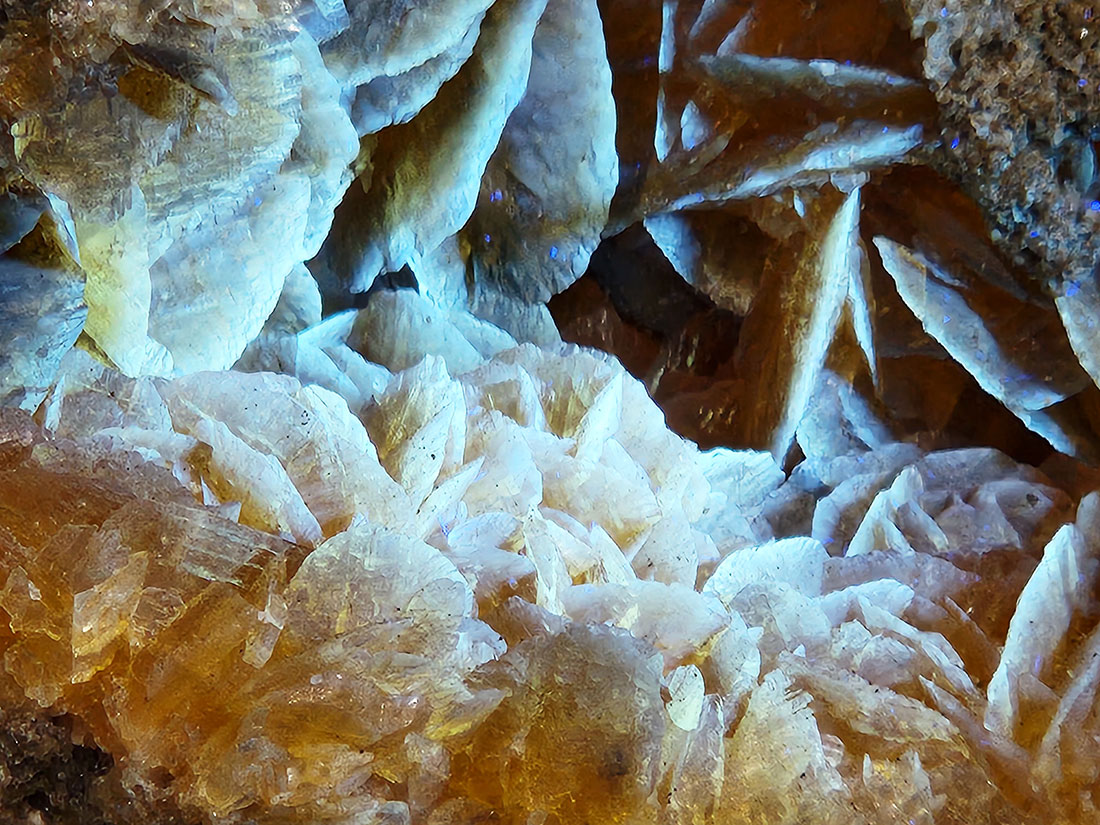 ペルー産ゴールデンセレナイト(蛍光・燐光)/Golden Selenite