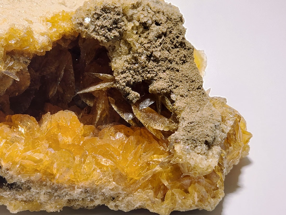 ペルー産ゴールデンセレナイト(蛍光・燐光)/Golden Selenite