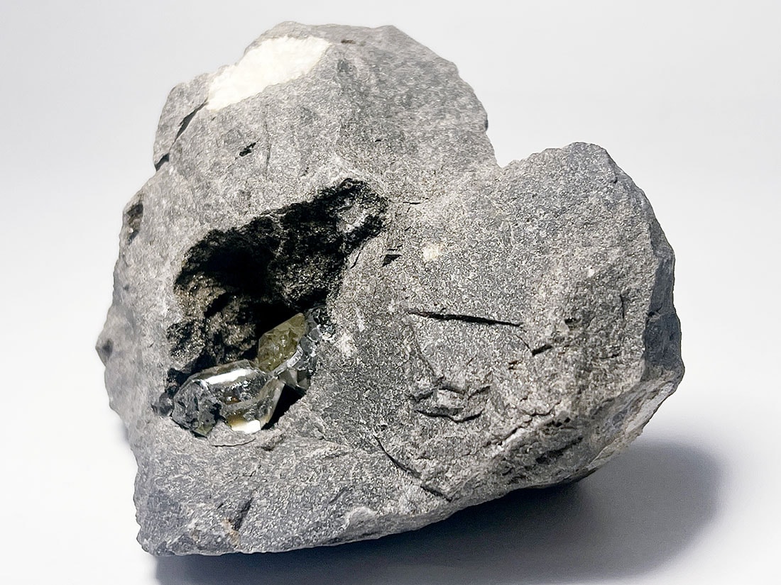 ハーキマーダイヤモンド(母岩付き)