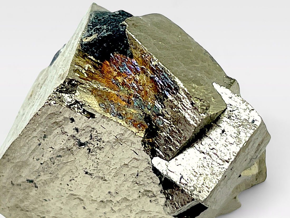 新潟県飯豊鉱山産 黄鉄鉱(パイライト)/Pyrite