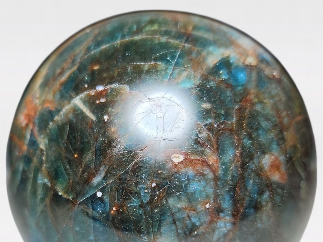 マダガスカル産 キャッツブルーアパタイト 59mm丸玉