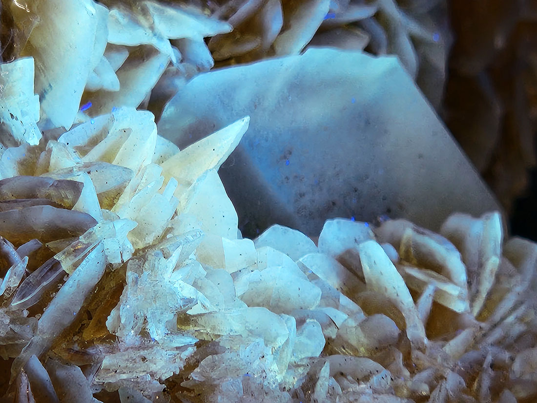 ペルー産ゴールデンセレナイト(蛍光・燐光)/Golden Selenite