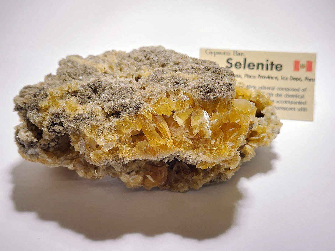 ペルー産ゴールデンセレナイト(蛍光・燐光)/Golden Selenite