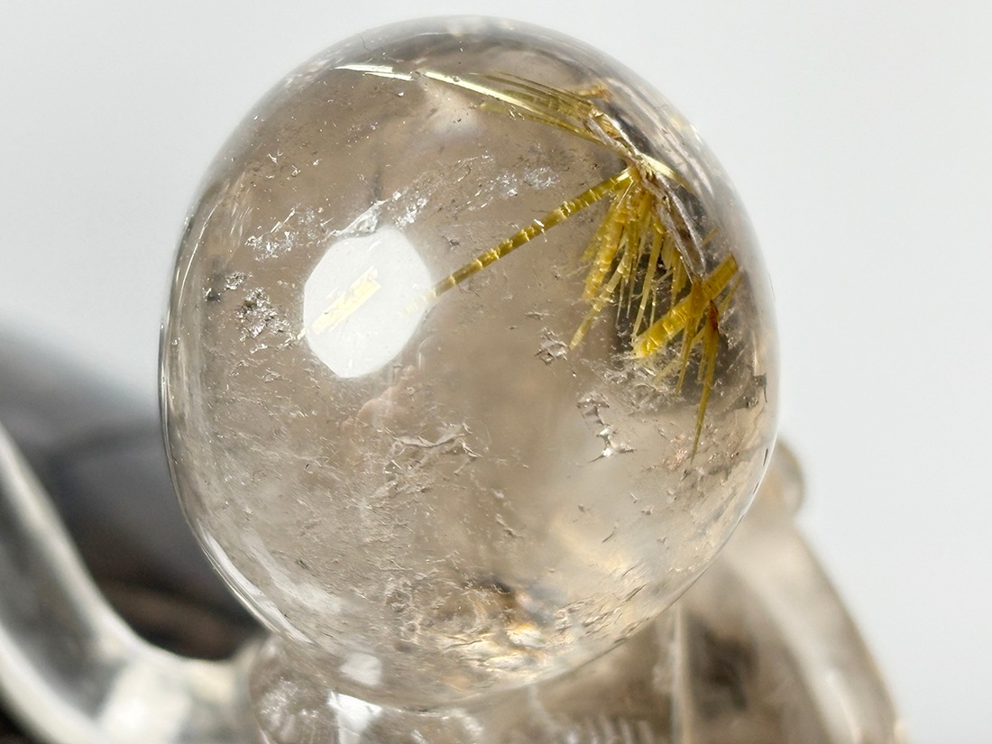 スモーキークォーツ龍亀(ロングイ) 彫刻 (木製台座付き)/Smoky Quartz