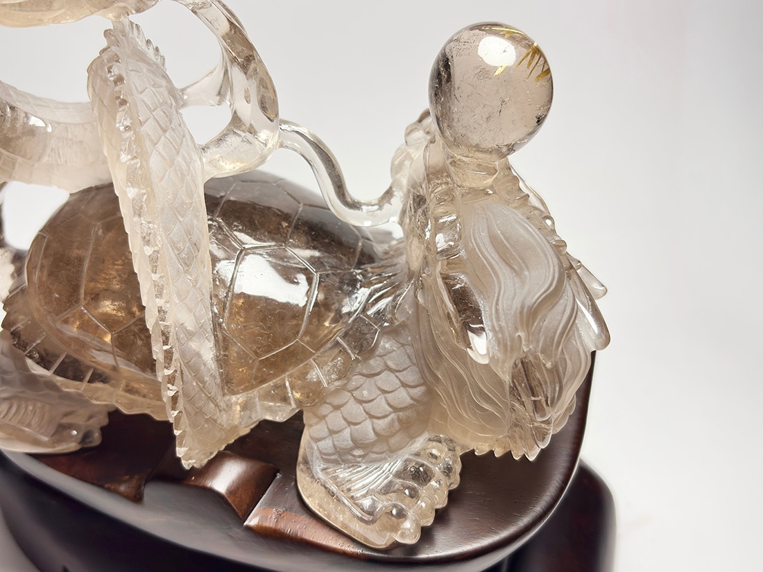 スモーキークォーツ龍亀(ロングイ) 彫刻 (木製台座付き)/Smoky Quartz