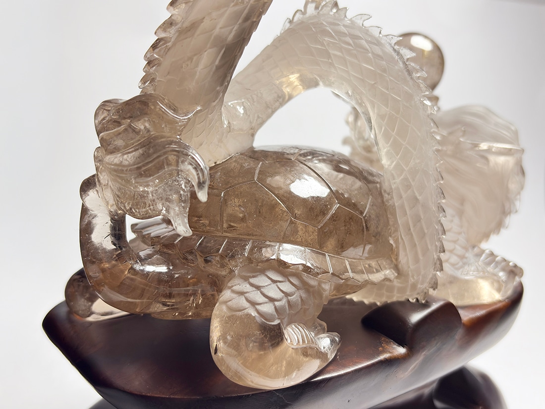 スモーキークォーツ 龍亀（ロングイ） スモーキークォーツ龍亀(ロングイ) 彫刻 (木製台座付き)/Smoky Quartz