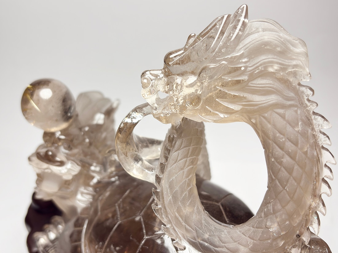 スモーキークォーツ龍亀(ロングイ) 彫刻 (木製台座付き)/Smoky Quartz