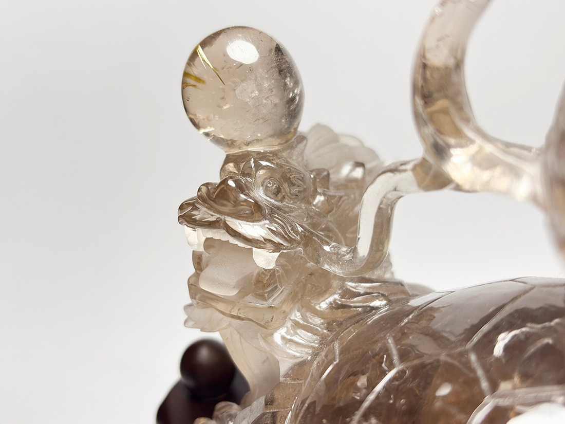 スモーキークォーツ龍亀(ロングイ) 彫刻 (木製台座付き)/Smoky Quartz