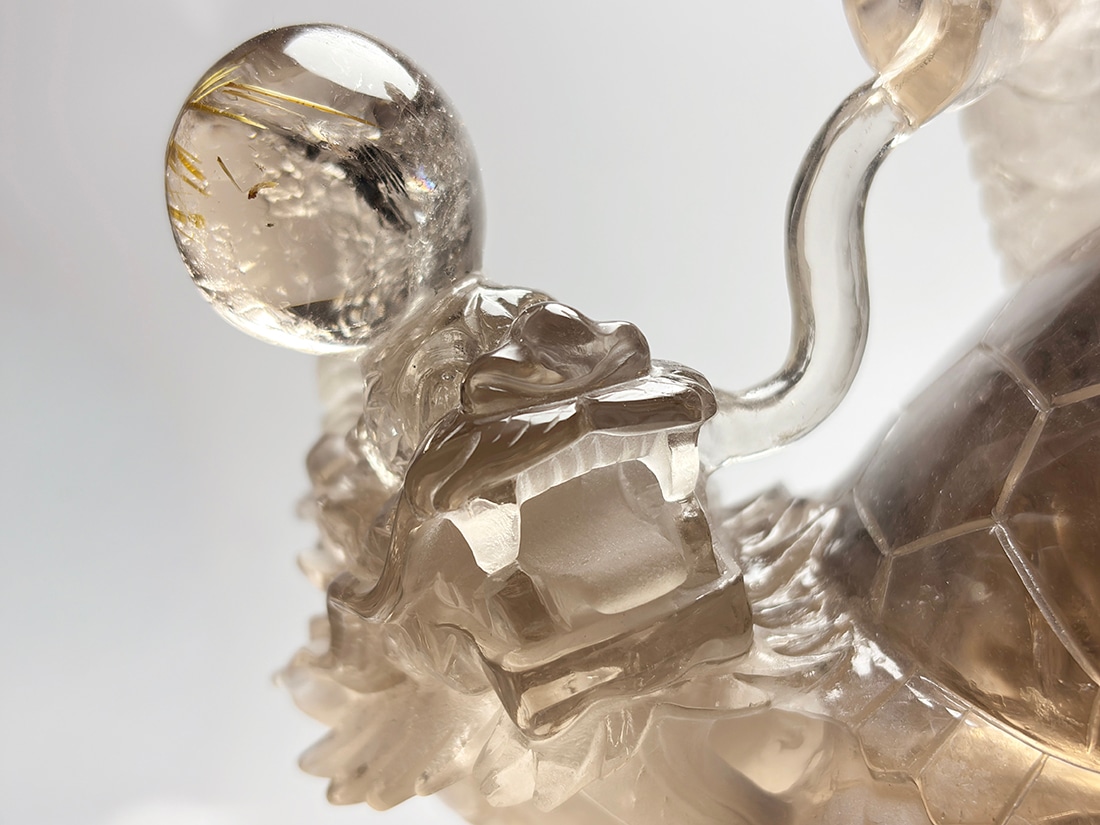 スモーキークォーツ龍亀(ロングイ) 彫刻 (木製台座付き)/Smoky Quartz