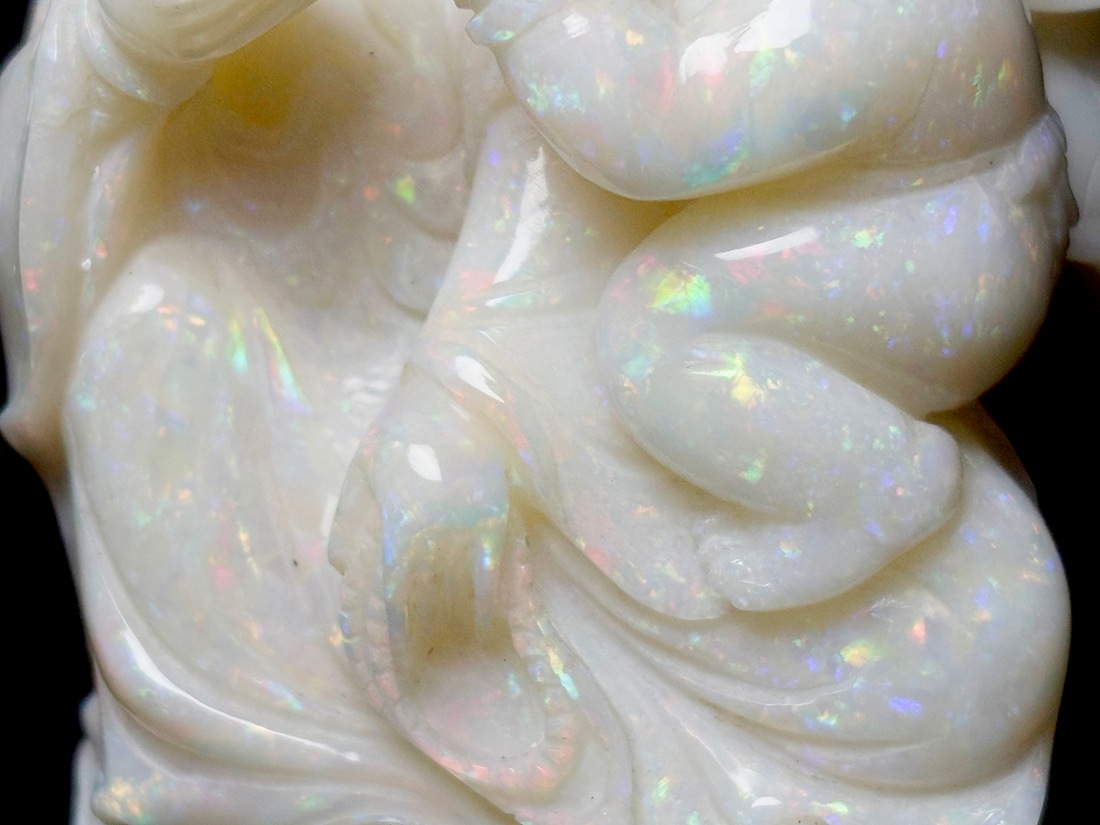 オパール 慈母観音菩薩彫刻 ( 蛋白石 )/ Opal