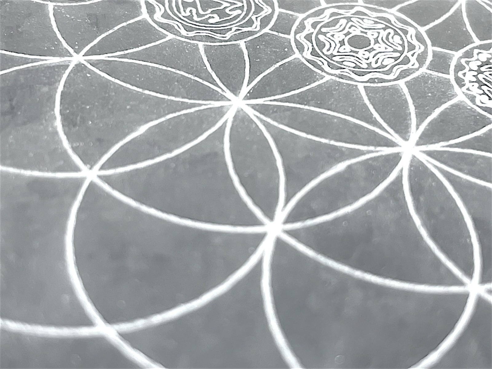 モロッコ産 セレナイト 神聖幾何学×チャクラ柄ポリッシュ (アソート)