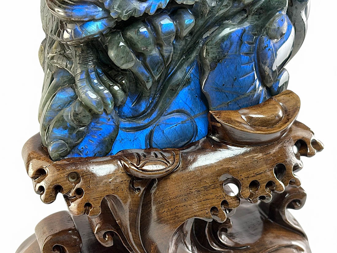 ラブラドライト 龍彫刻 (木製台座付き)