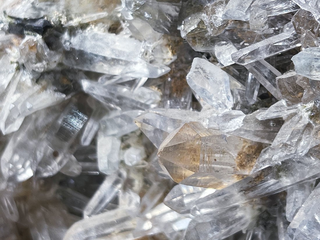 ペルー産 水晶クラスター(エピドート共生)