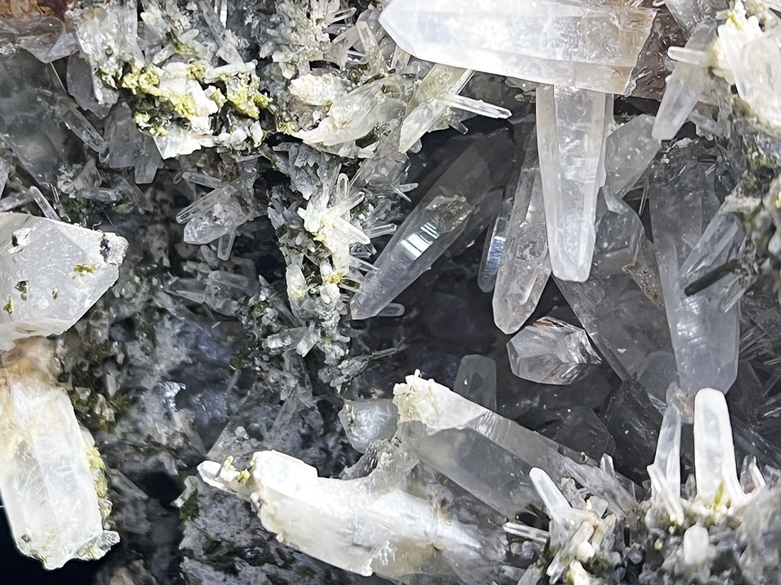 ペルー産 水晶クラスター(エピドート共生)