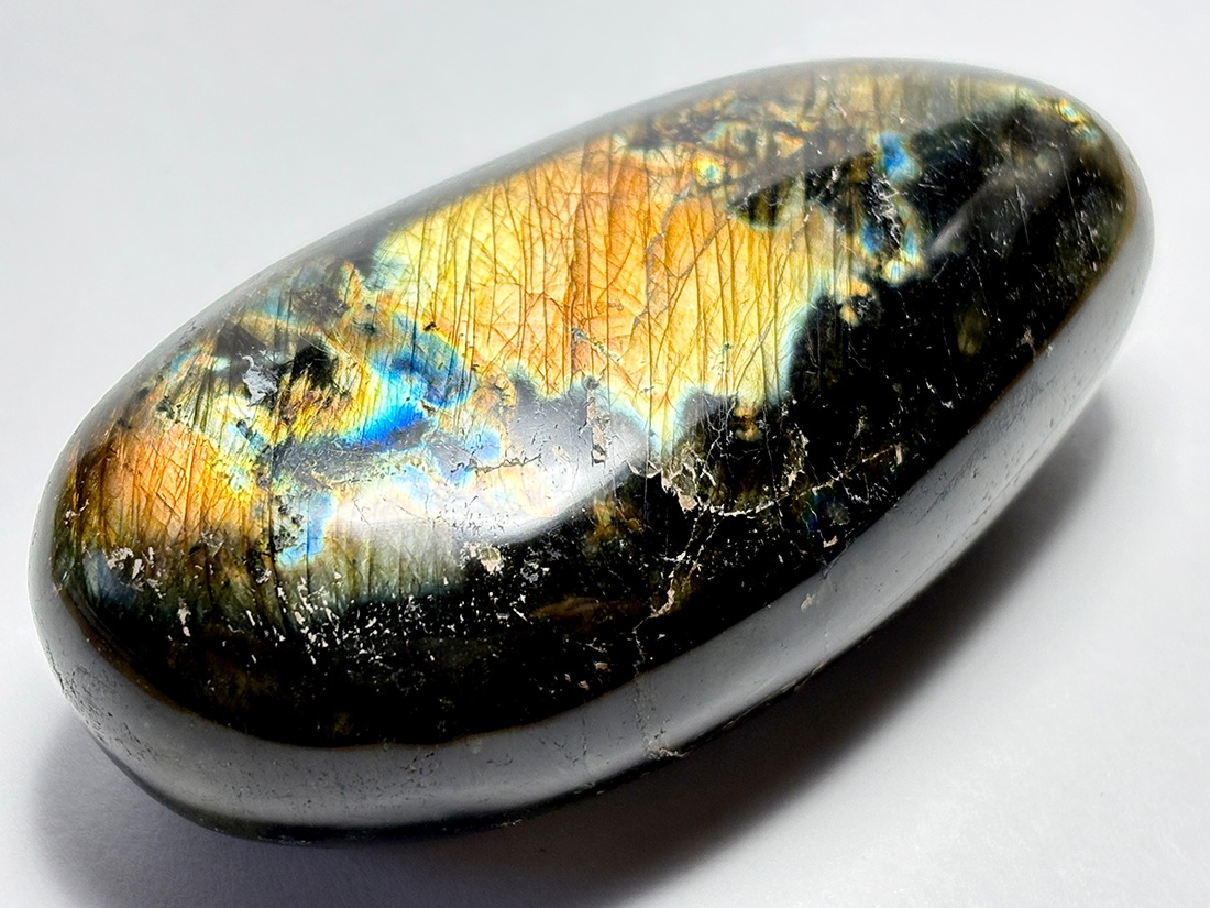 マダガスカル産 ラブラドライト タンブル / Labradorite