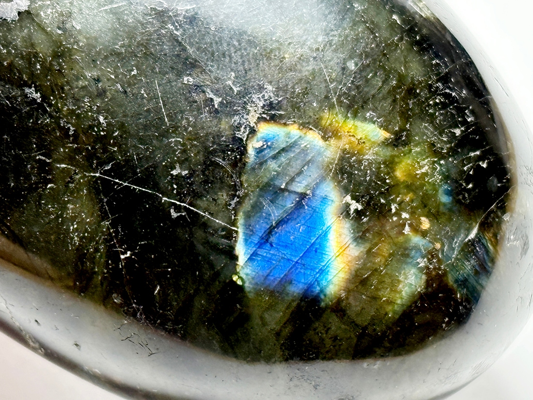 マダガスカル産 ラブラドライト タンブル / Labradorite