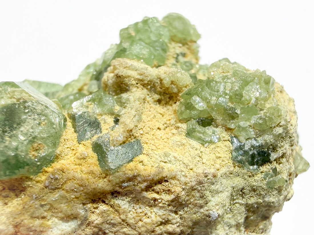 ざます。ですC120908 0.61ct天然デマントイドガーネット マダガスカル産 デマントイドガーネット / Demantoid Garnet