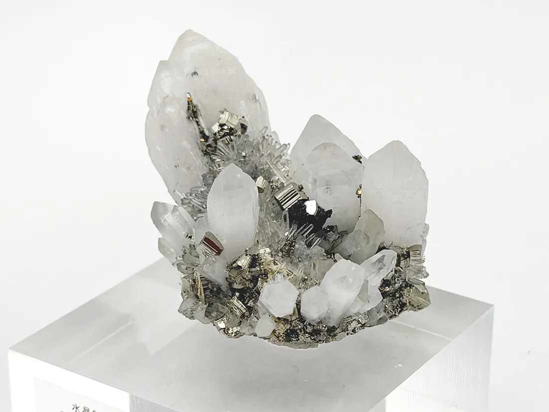 青森県尾太鉱山産 水晶 ＆ 黄鉄鉱 / Quartz&Pyrite