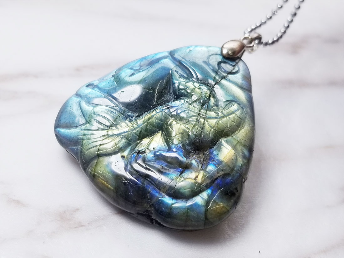 ラブラドライト龍彫刻ペンダントトップ