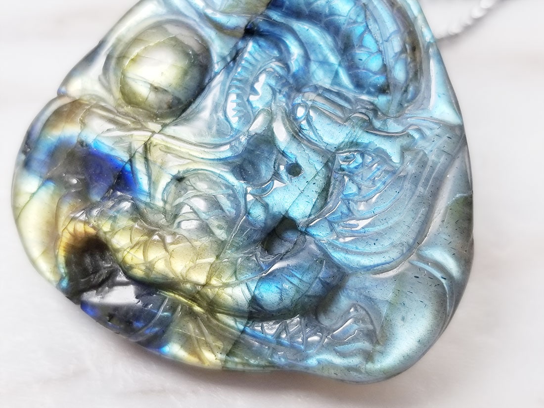 ラブラドライト龍彫刻ペンダントトップ