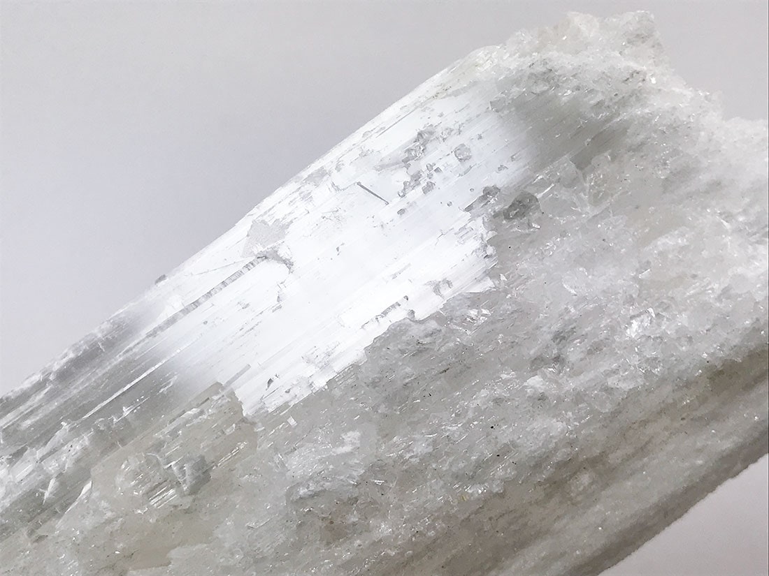 ☆セレナイト＆アマゾナイト ロザリオ☆ selenite & amazonite アマゾナイト (Amazonite) - Rock Identifier