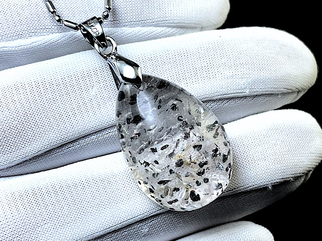 ペンダントトップクオーツ・イン・クオーツ/ダイヤモンド