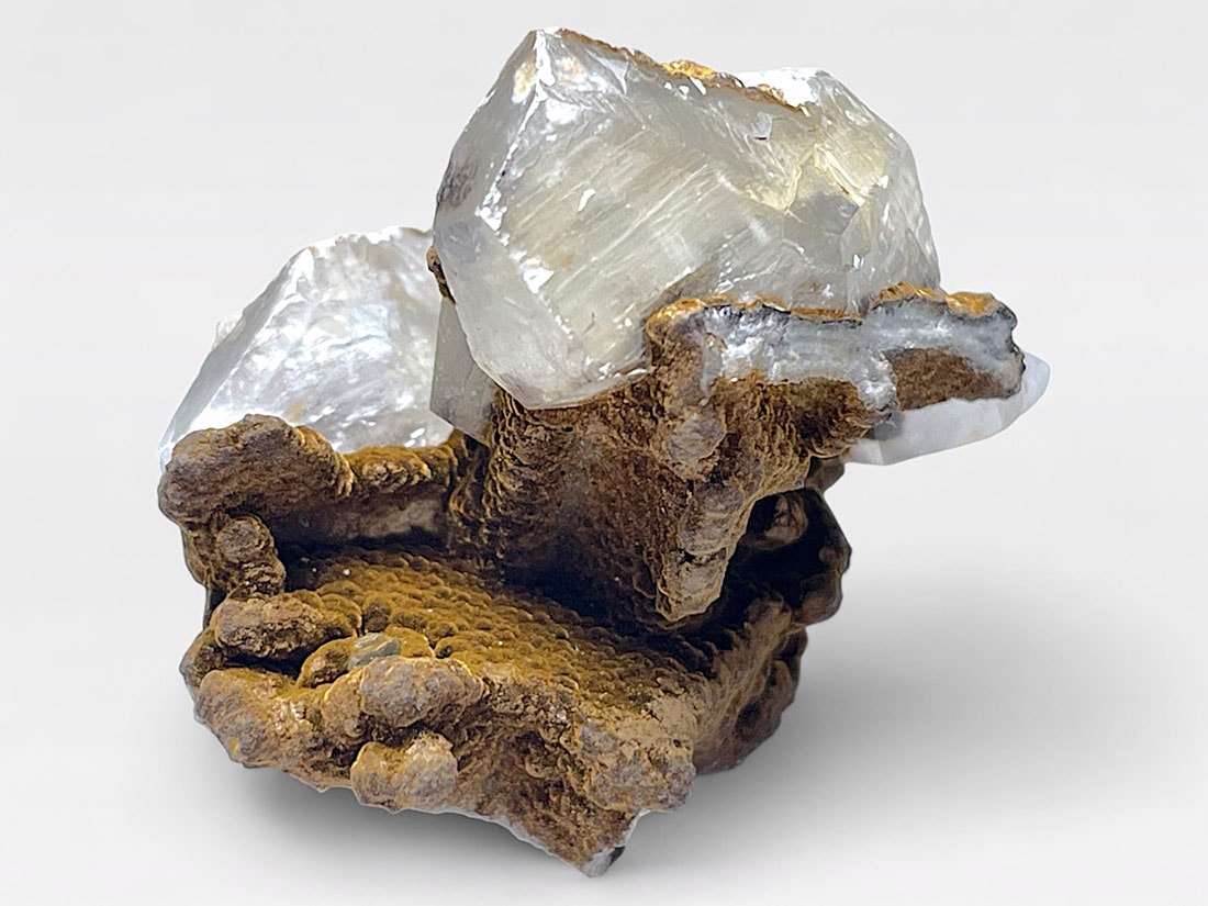 岐阜県吉城郡神岡鉱山産 方解石＆褐鉄鉱 / limonite＆calcite