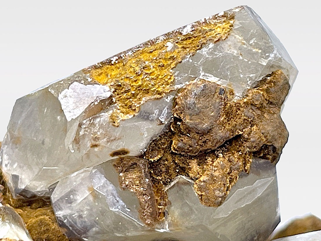 岐阜県吉城郡神岡鉱山産 方解石＆褐鉄鉱 / limonite＆calcite