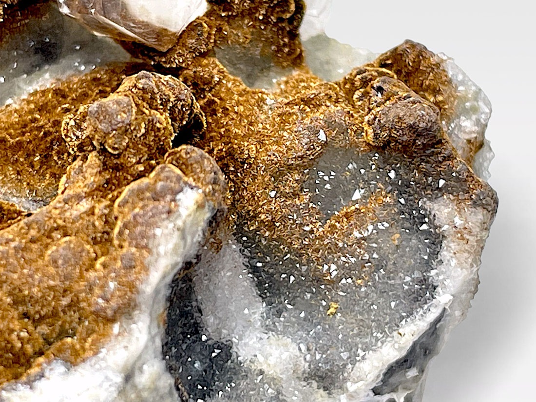 岐阜県吉城郡神岡鉱山産 方解石＆褐鉄鉱 / limonite＆calcite