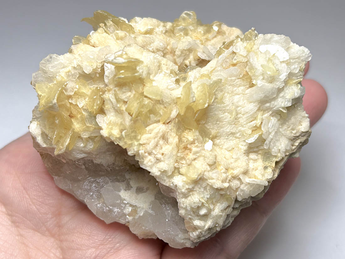 巨大クリスタル！長石とマイカとモスコバイトを伴う水晶/鉱物標本 ブラジル産 モスコバイト・水晶 – 天然石ハッピーギフト