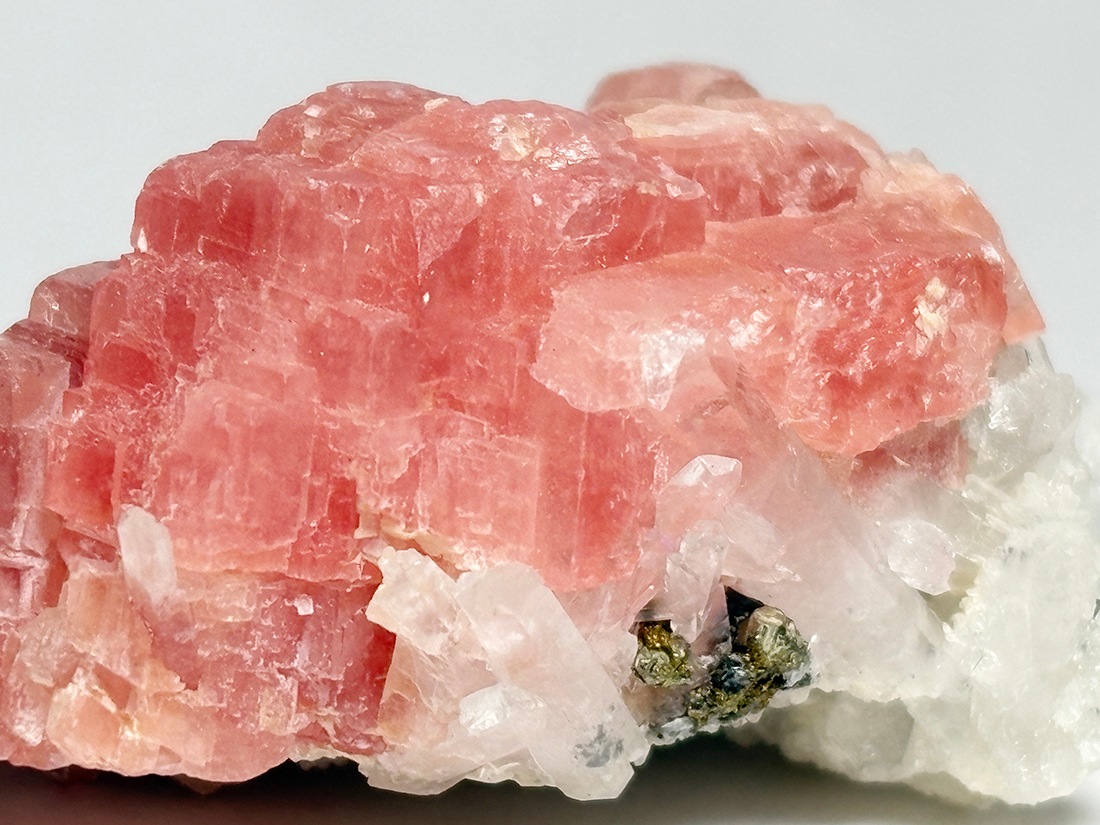 広西チワン族自治区産 ロードクロサイト ( 菱マンガン鉱 )/ Rhodochrosite