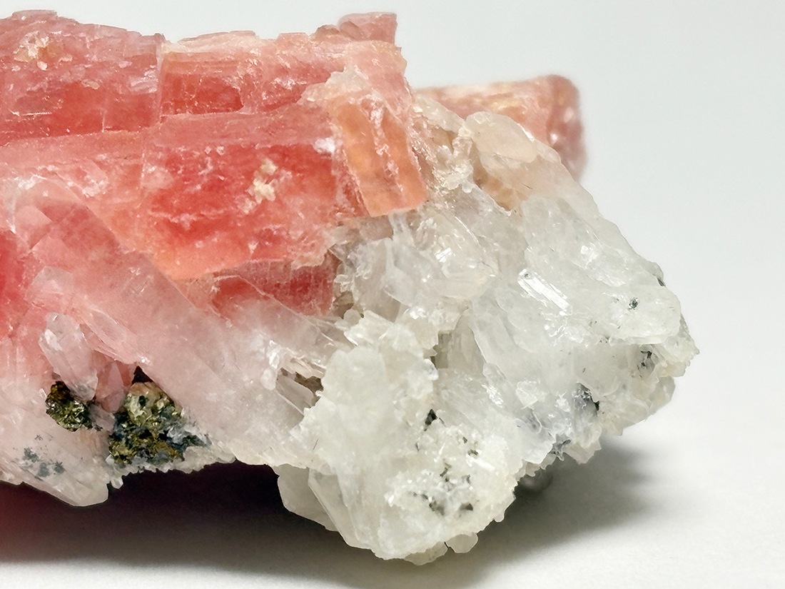 広西チワン族自治区産 ロードクロサイト ( 菱マンガン鉱 )/ Rhodochrosite