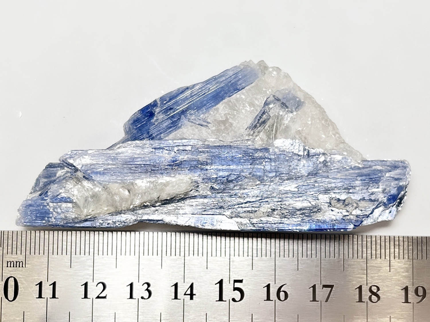 ブラジル産 カイヤナイト / kyanite ( 藍晶石 ) ブラジル産 カイヤナイト / kyanite ( 藍晶石 )