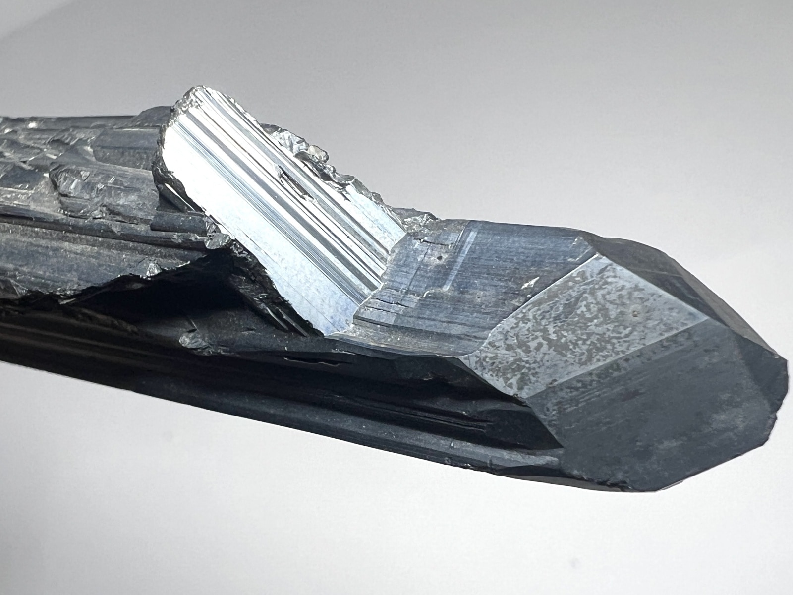 国産鉱物　愛媛県市ノ川鉱山の輝安鉱　スティブナイト　原石　鉱物標本　翡翠　根付 輝安鉱 / スティブナイト【stibnite】愛媛県産 | PEANUTS MINERALS