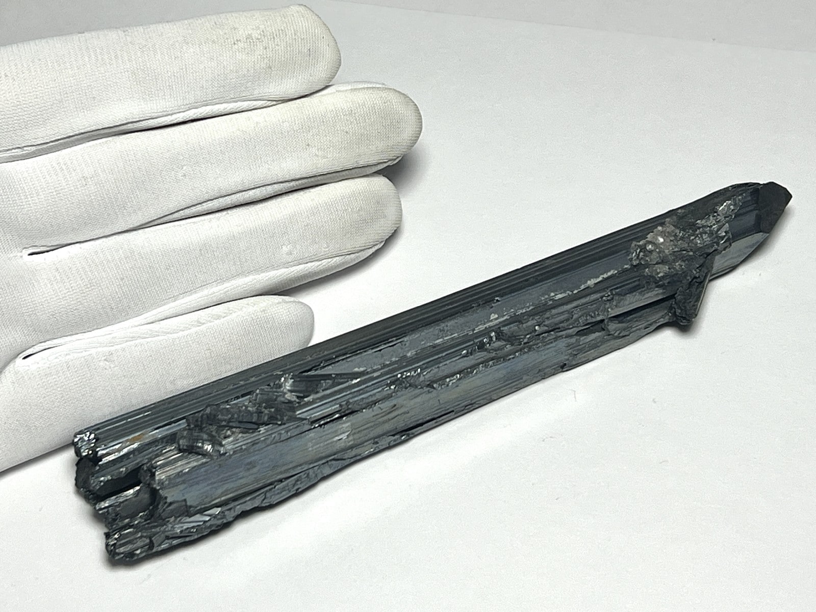 国産鉱物　愛媛県市ノ川鉱山の輝安鉱　スティブナイト　原石　鉱物標本　翡翠　根付 国産鉱物 愛媛県市ノ川鉱山の輝安鉱 スティブナイト 原石 鉱物標本 翡翠